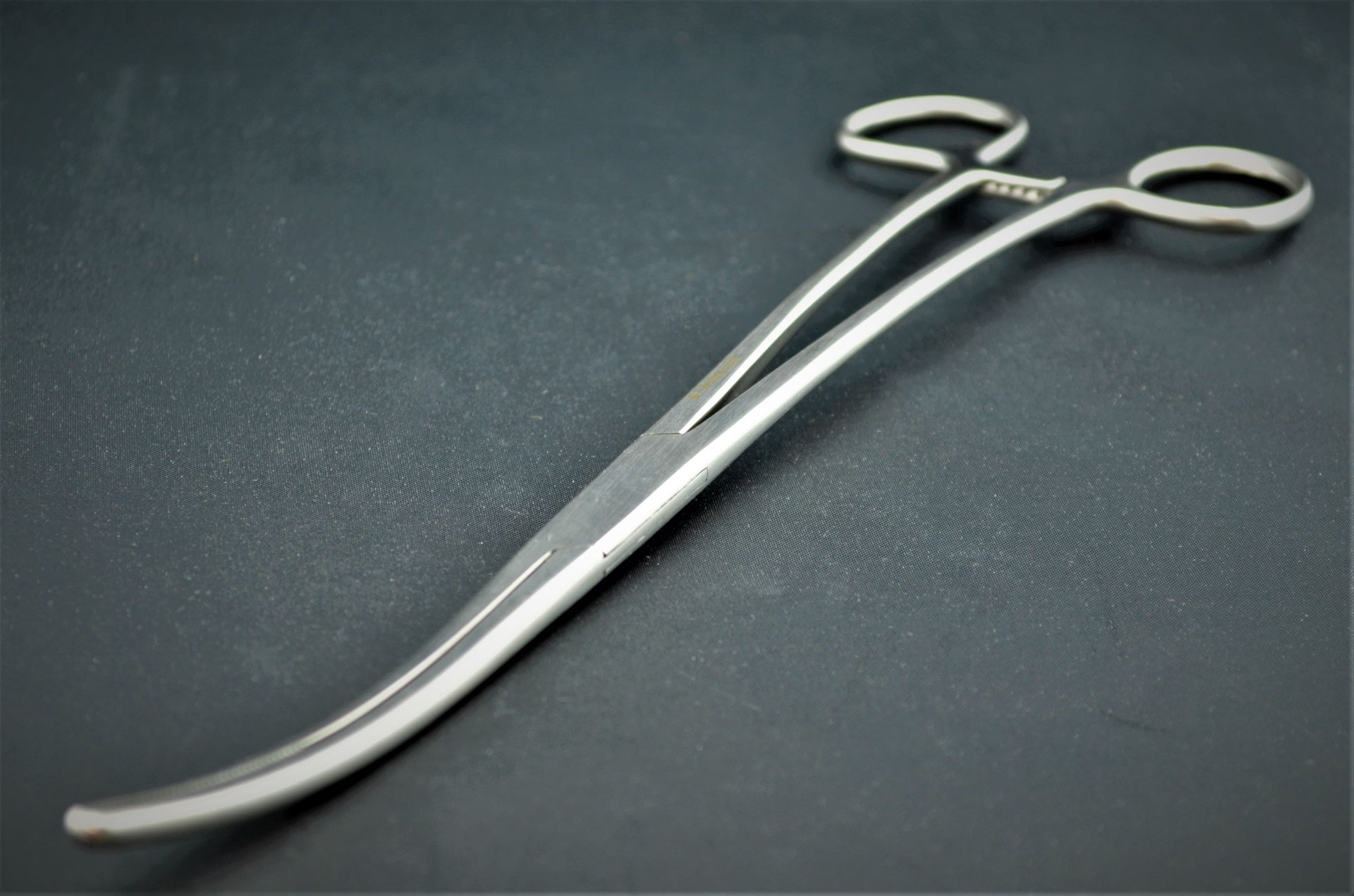 Pince hémostatique 10-1/2" recourbée, Bozeman